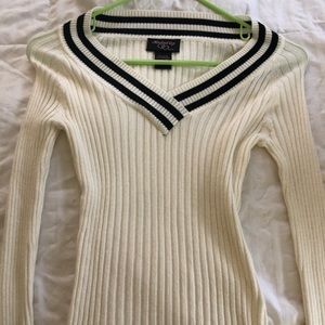 V- sweater